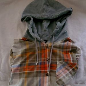 ❤ 3/$40 Justify lightweight button down hooded shirt size Large
